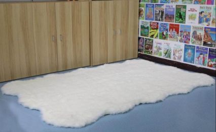 Super Soft Fluffy Shaggy White Thick Fake Sheepskin Fur area rug Faux Fur Carpet For Living Room And Bedroom (Color: White)